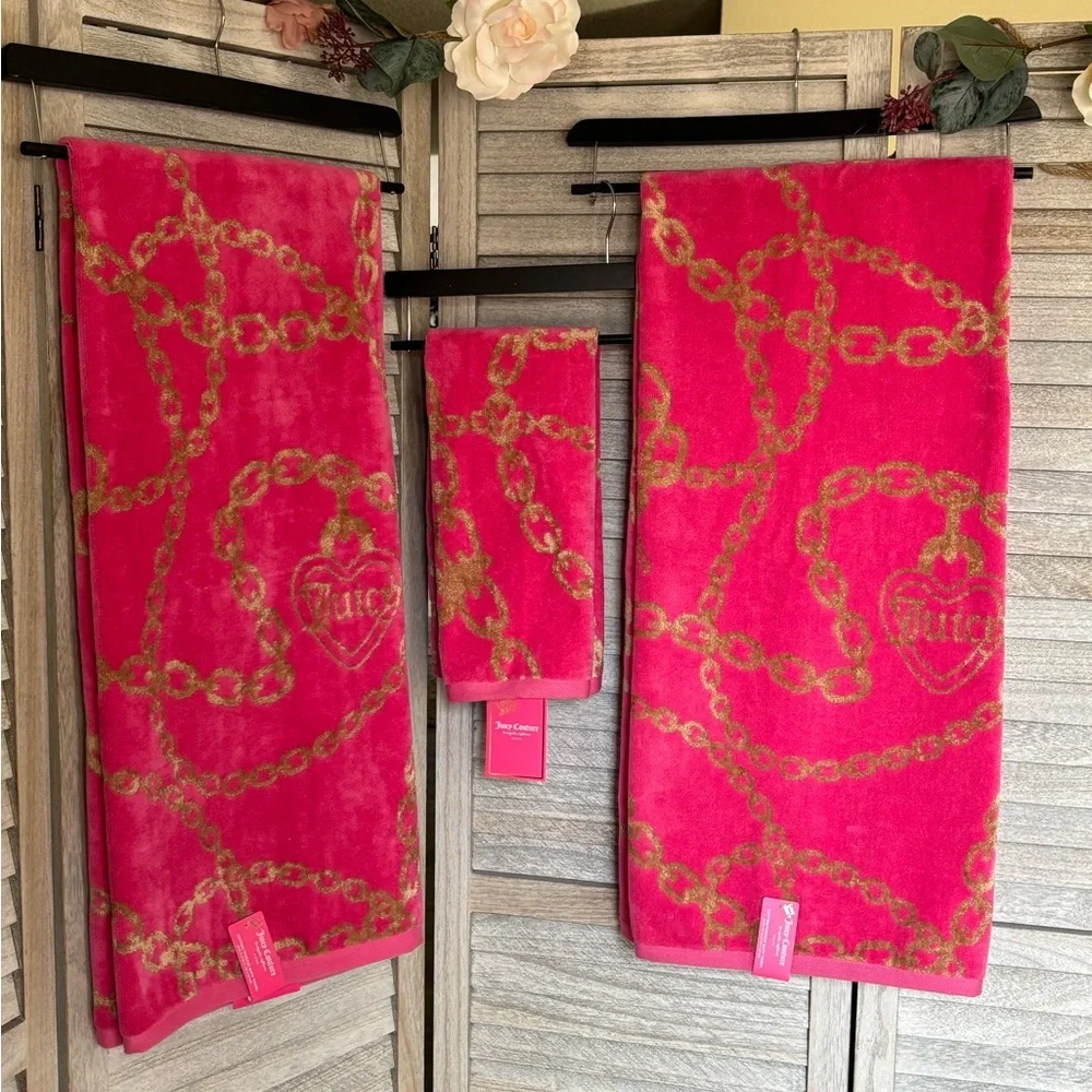 JUICY COUTURE Bath & Hand Towel Ensemble HOT PINK & METALLIC GOLD Heart & Chains